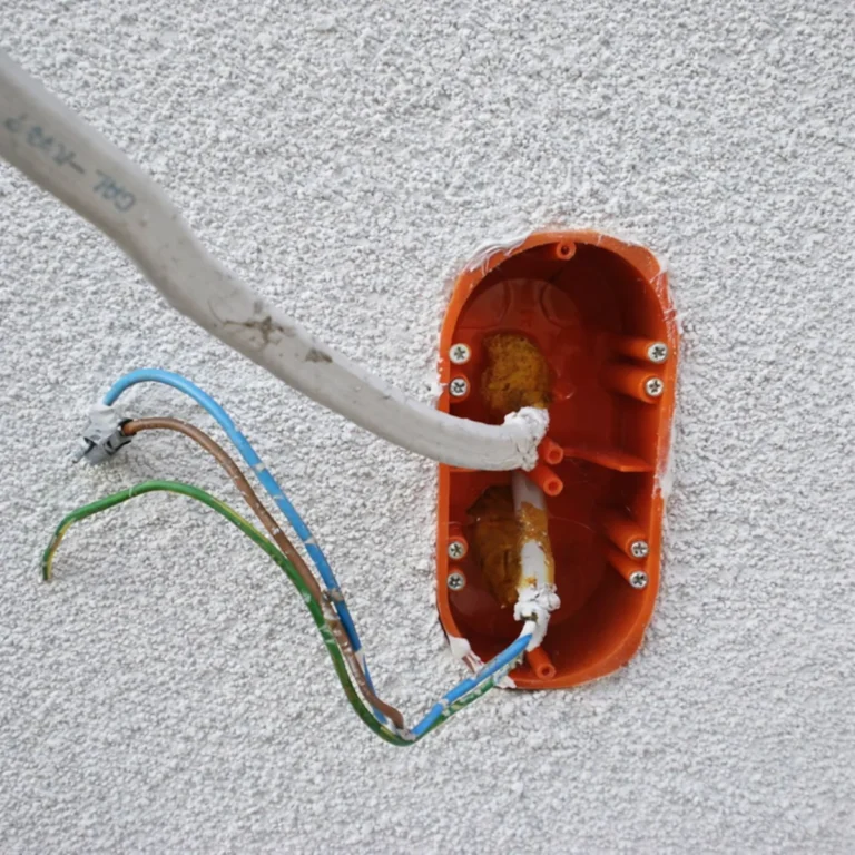 Jak rozpoznać przewód neutralny w puszce – przewody bez opisów i ryzyko pomyłki N z PE