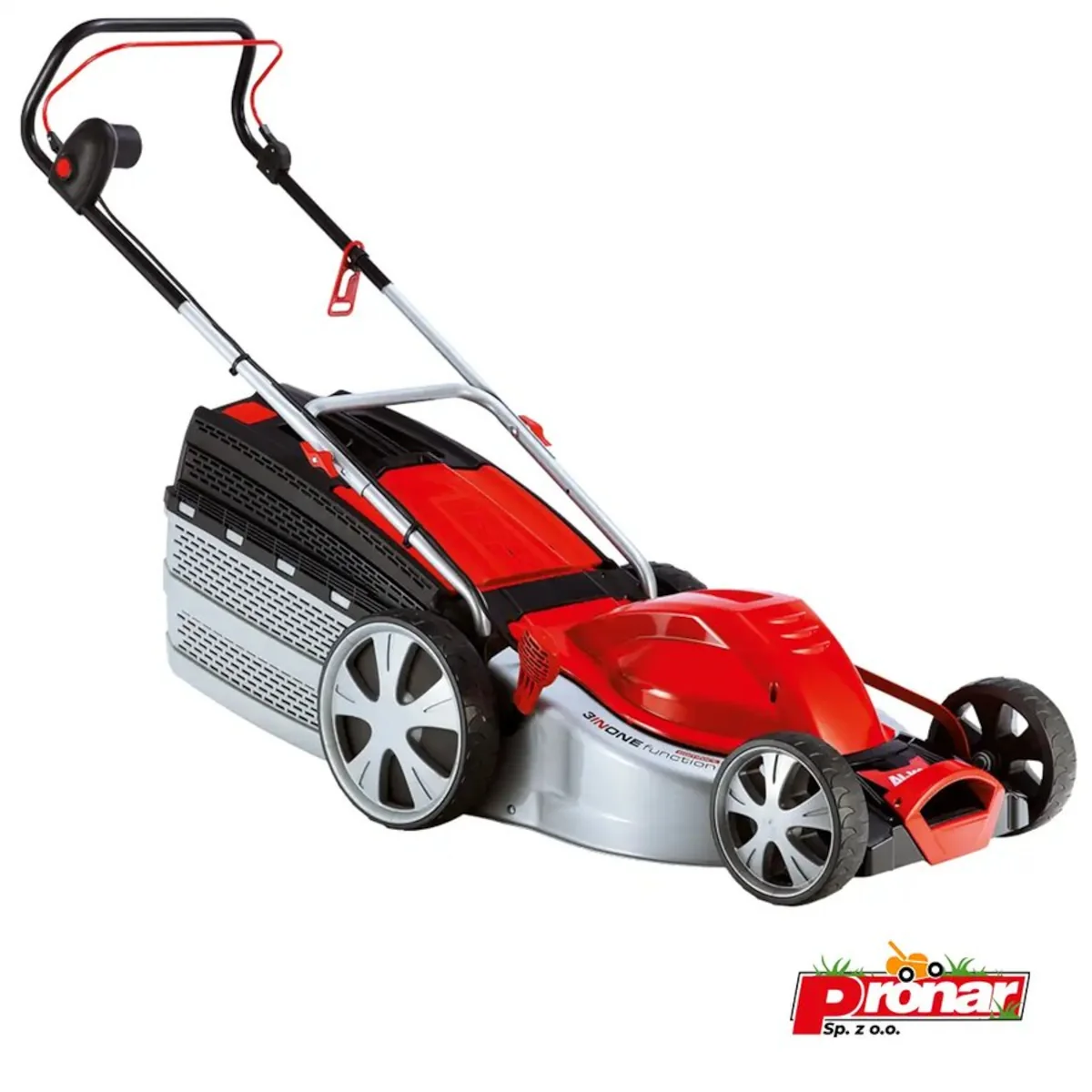 Czerwona kosiarka do trawy z koszem na jasnym tle, ujęcie produktowe