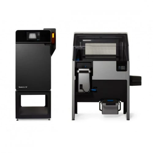 Drukarka 3D Formlabs Fuse 1 i stacja Fuse Sift do obróbki wydruków w technologii SLS z proszku poliamidowego.